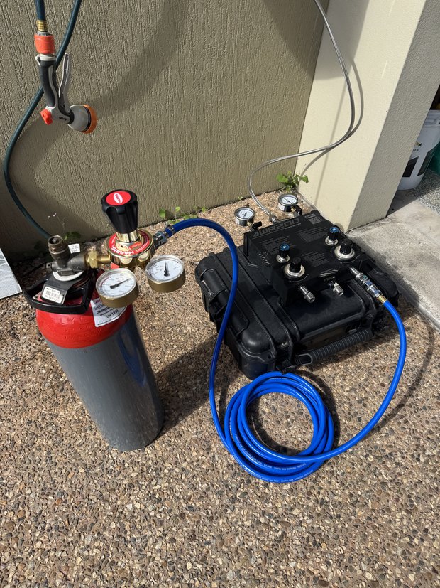 Tracer gas bottle and regulator feeding the leak detection rig