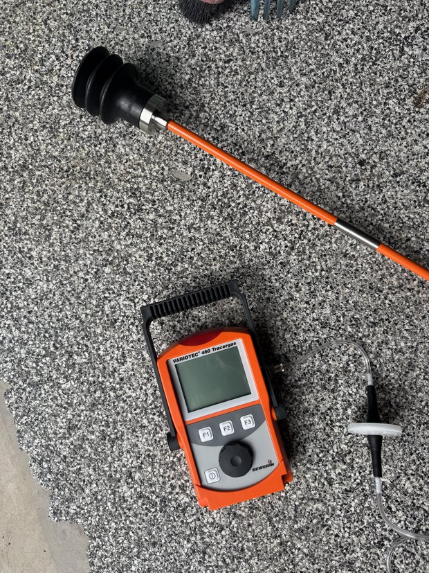 Sewerin Variotec 460 tracer gas detector and bell probe