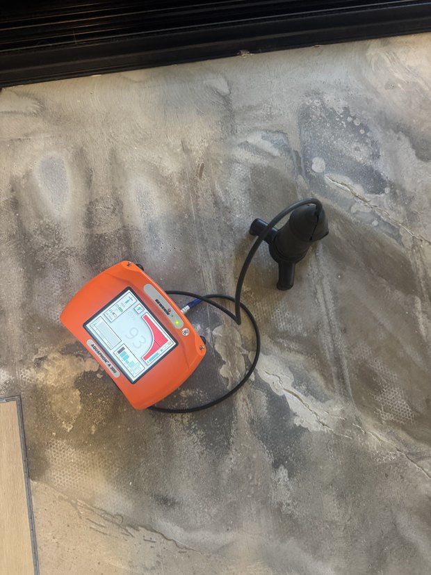 Acoustic leak detection on a concrete slab