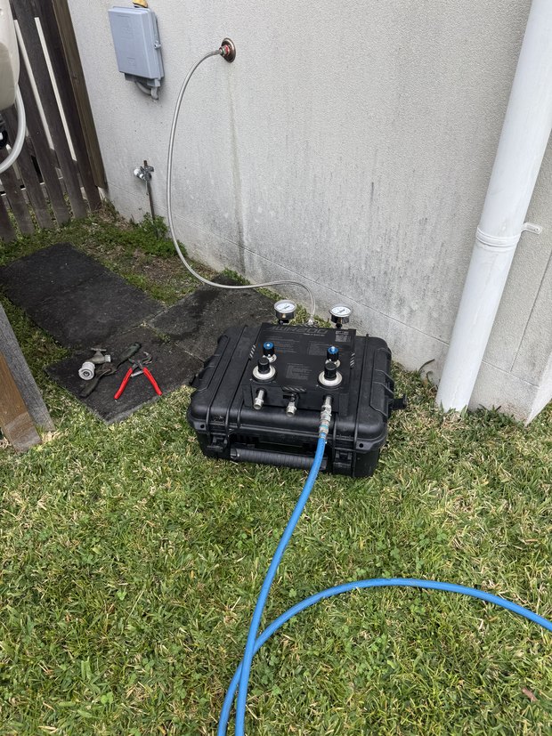 Leak detection rig connected at the tap