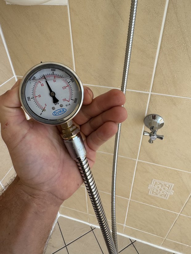 Water pressure test reading