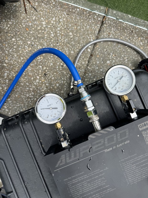Pressure and tracer gas rig gauges used for pool testing