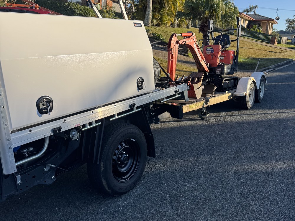 The Got A Leak ute and excavator on the way to an emergency call-out