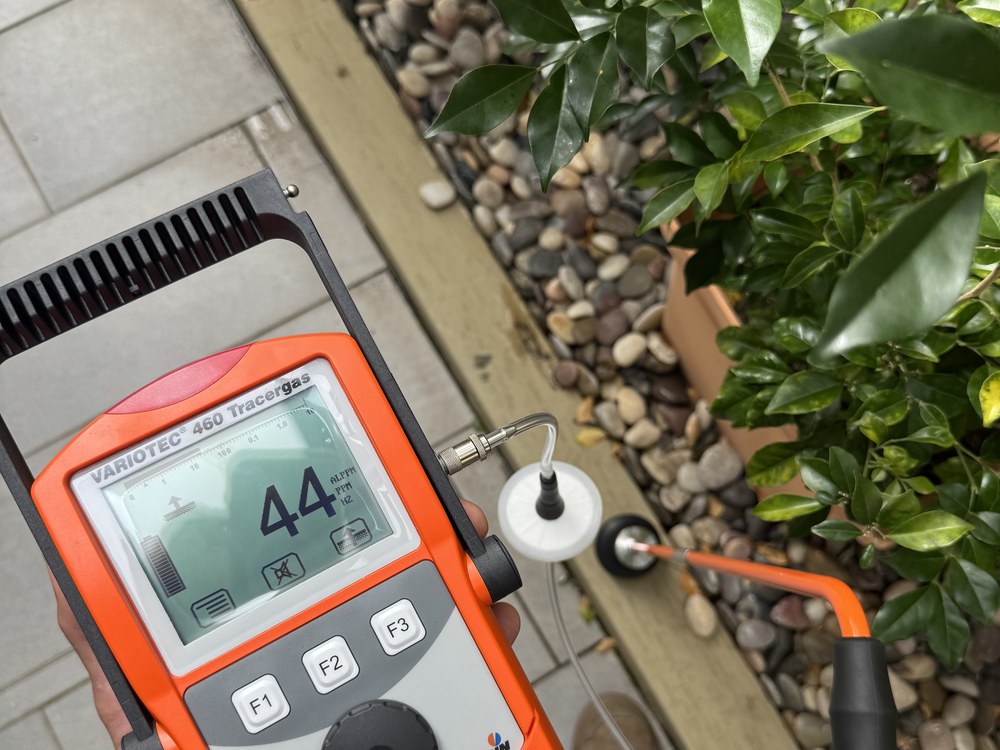 Sewerin Variotec 460 tracer gas detector locating a leak on a Sunshine Coast property